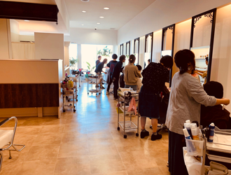 全員がスタイリストとして活躍!一人のお客様を一貫して接客いただくので、お客様との距離が近くやりがいがあります♪
